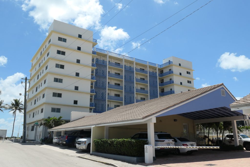 Mid-rise Florida condominium building subject to SIRS requirements under 2025 Florida condo law